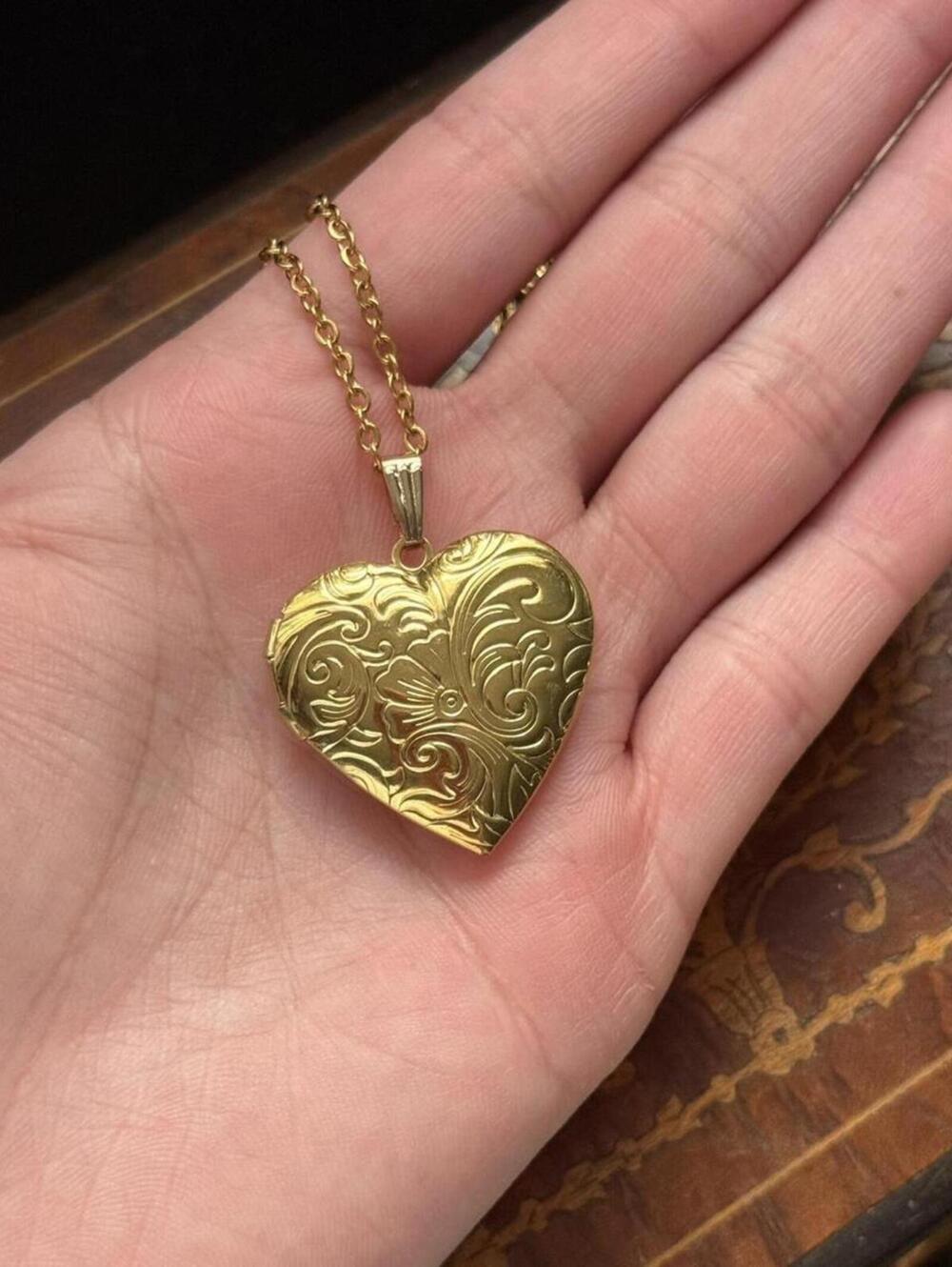 Vintage Style Gold Tone Detailed Heart Locket Necklace